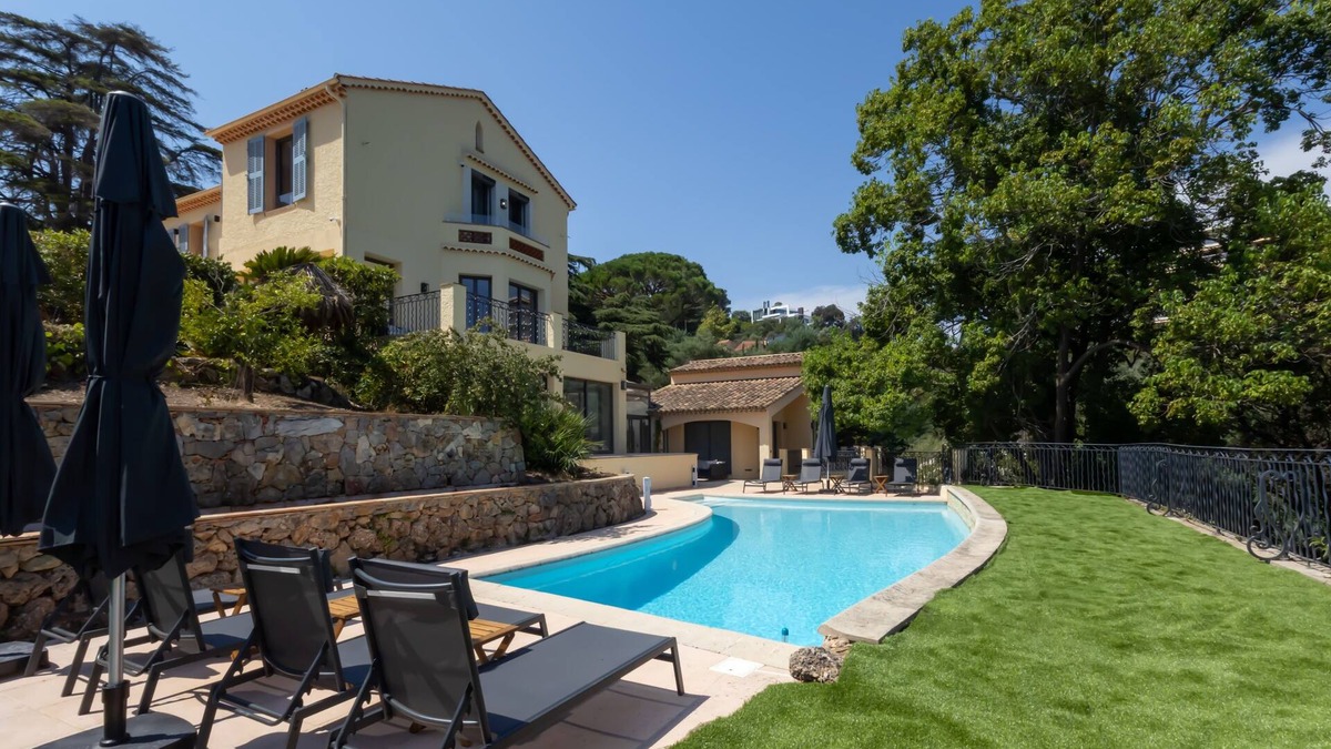 La Croix des Gardes Villa | Luxury villa in Cannes, private pool, near Palais des Festivals and beach.