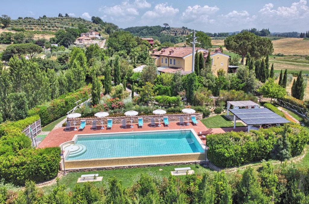 Palaia Villa | Luxury Villa in Tuscany with Pool near Pisa and Florence - Ten Bedrooms 20 pl