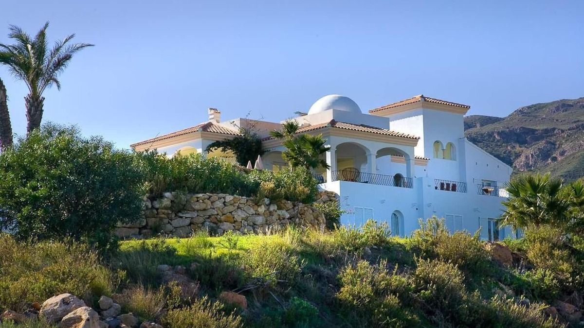 La Parata Villa | LUXURY VILLA IN SPECTACULAR SITUATION AND PATRONISED BY CELEBRITIES