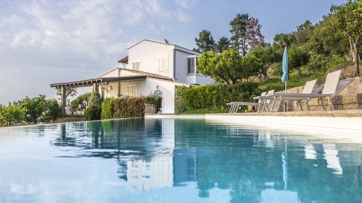 Catute Villa | Luxury villa in the hills 10 minutes from the sea of the head of Orlando