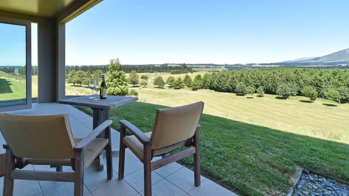 Windwhistle House | Luxury Villa in the Terrace Downs Resort Area