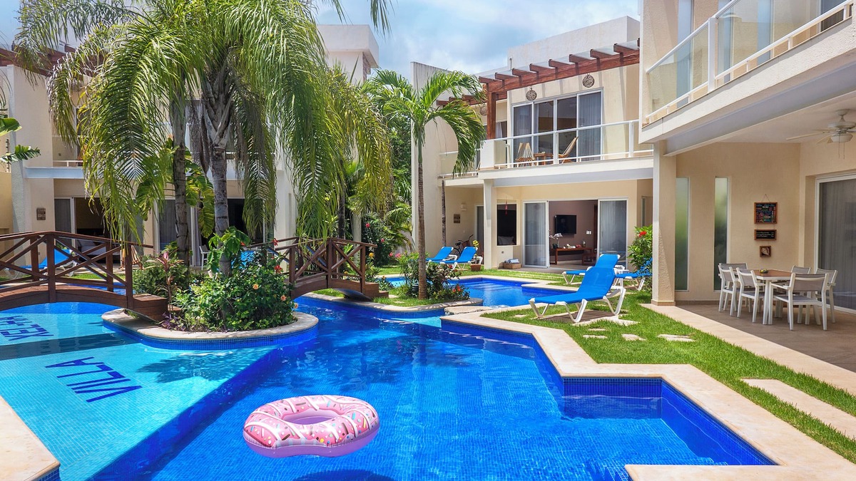 La Veleta Villa | Luxury villa in Tulum with pool, fit 20ppl -10min from the beach!