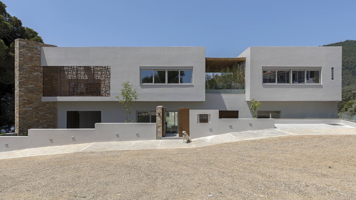 Koukounaries Villa | luxury villa k skiathos town