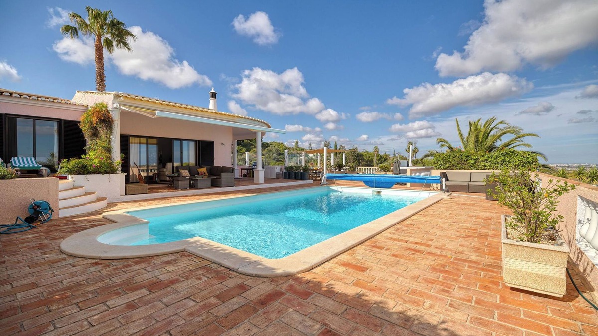 Funchal Villa | Luxury Villa * Large Pool * Hot tub * Elevated Ocean views * Beaches nearby