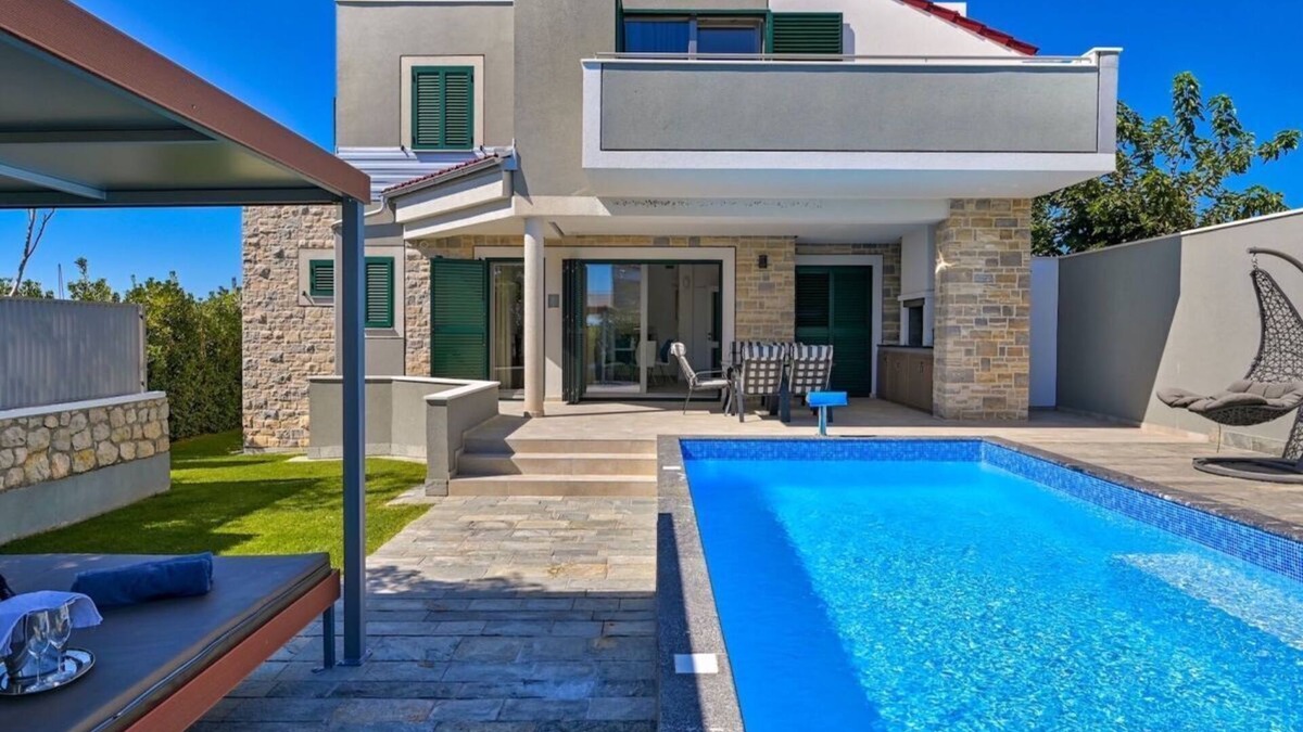 Gajac Villa | Luxury Villa Lunaria with Pool