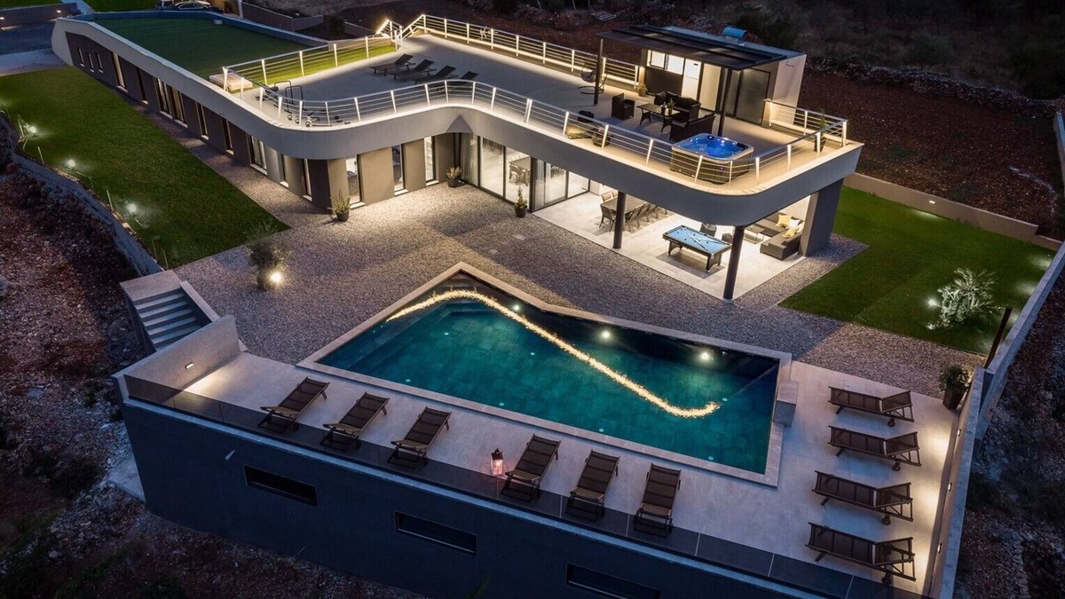 Zmijavci Villa | Luxury Villa Madre with heated Mineral pool, Whirlpool, Outdoor Gym