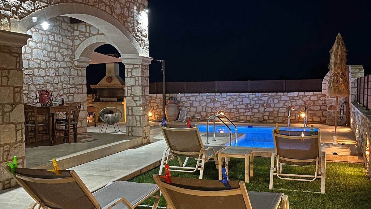 Roumeli Villa | LUXURY VILLA MARVI IS A TRADITIONAL CRETA STONE HOUSE
