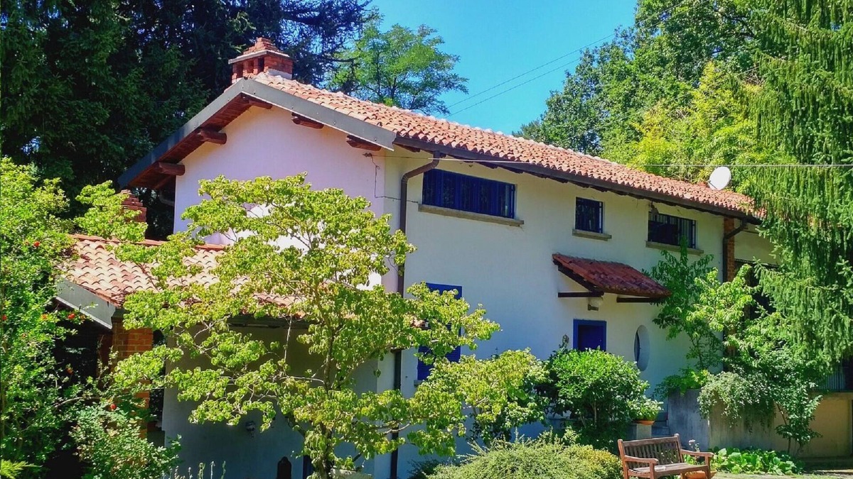 Tradate House | Luxury Villa Milan Tradate with Swimming Pool and Garden