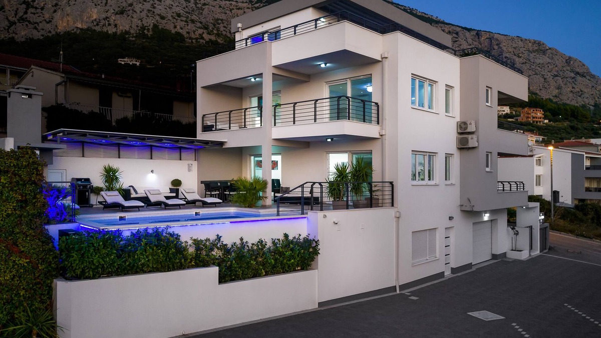 Makarska Villa | Luxury Villa Palladium in the Center with *Heated Pool, *Penthouse and *Jacuzzi