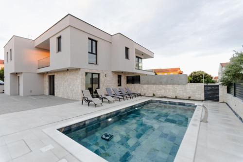Mandre Villa | Luxury Villa Pam - Private villa with a heated pool and a summer terace with 4 bedrooms - 230 m2 NEW!