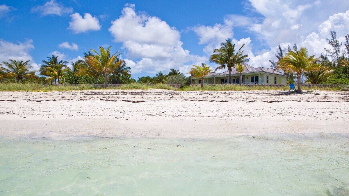 Freeport House | Luxury Villa Right on the Beach!