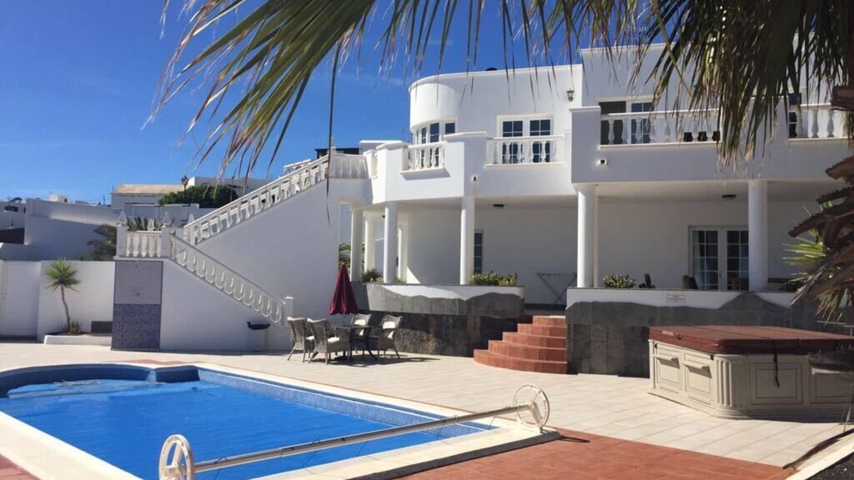Tias Villa | Luxury Villa Sea Views Heated Pool Jacuzzi Spa Games Room 65" TV VOD & FREE WiFi