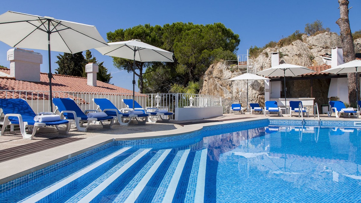 Santana Villa | Luxury Villa, Sesimbra. Amazing natural chlorine pool. Garden Near the sea