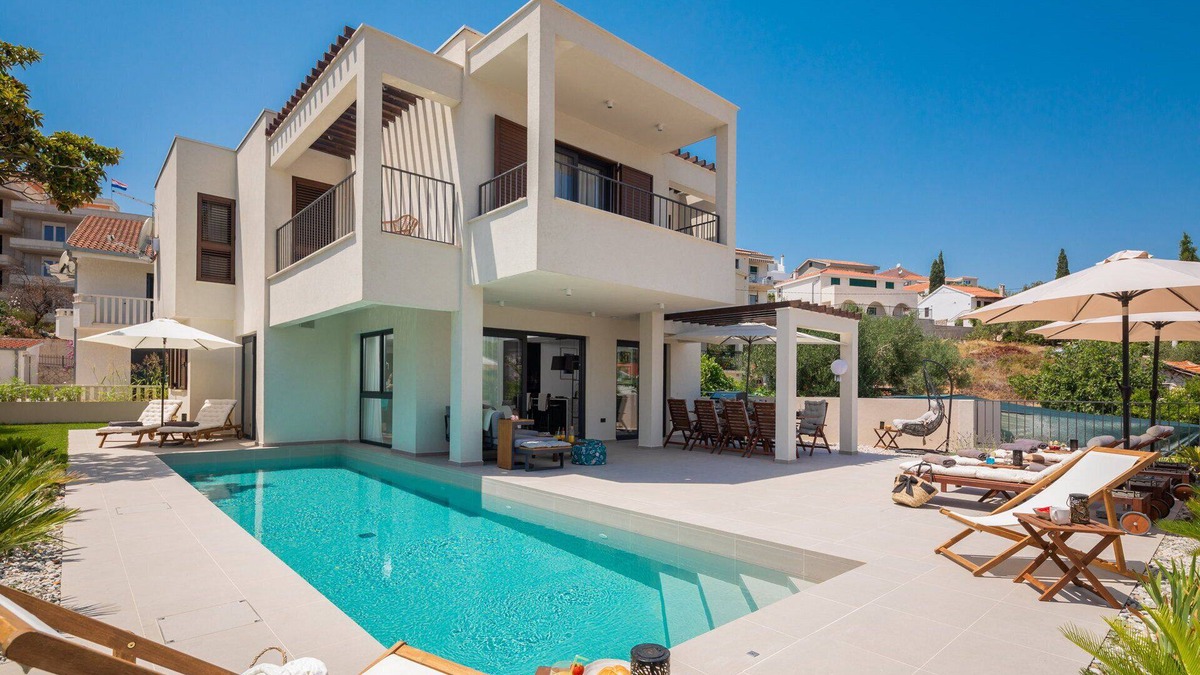 Businci Villa | Luxury Villa The North Star with Pool
