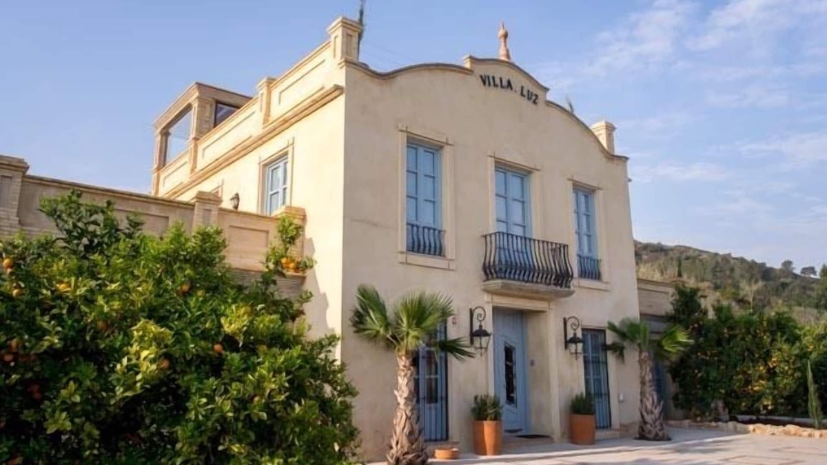 Corbera House | Luxury villa with pool, close to beaches, golf courses, cultural visits.