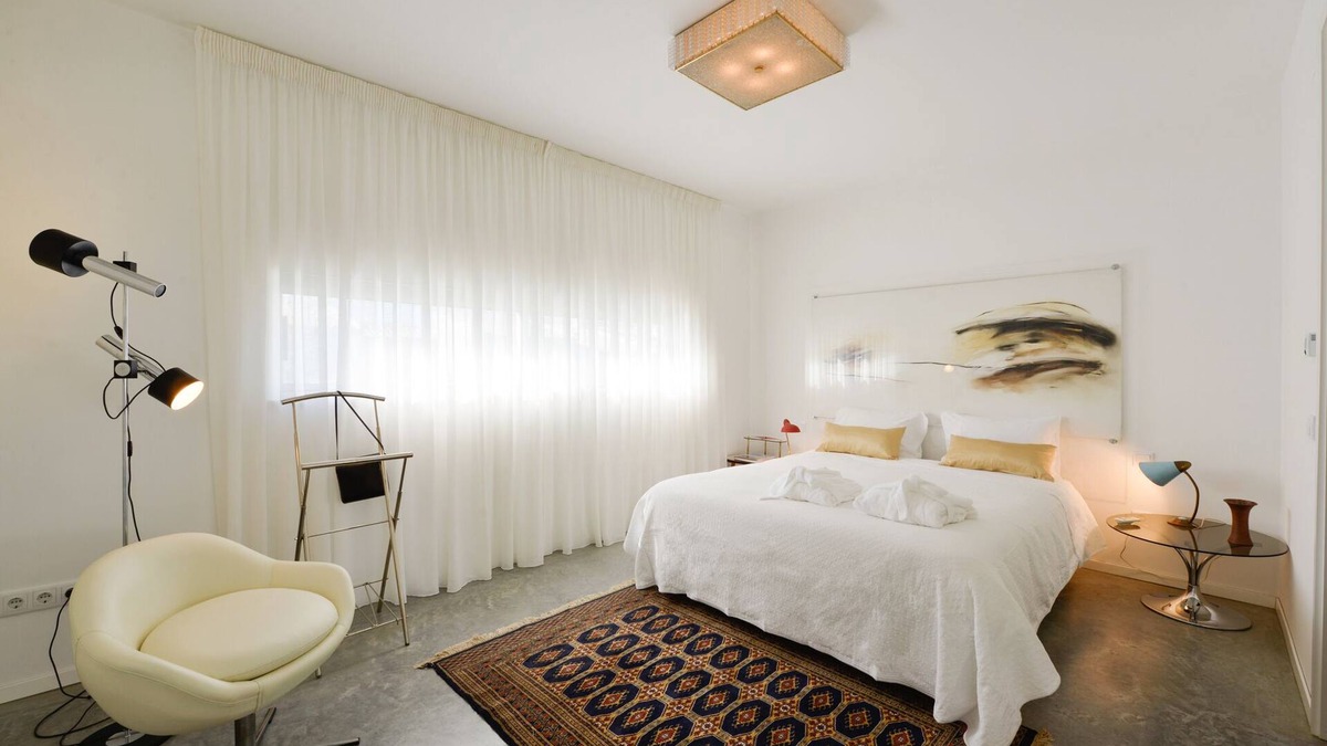 Gale Villa | Luxury Villa with Heated Pool near the Beach