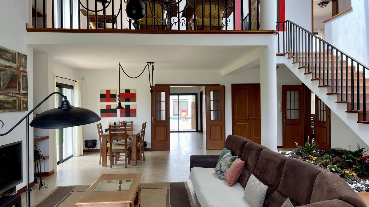 Ponta Delgada Ski Chalet | Luxury villa with ample spaces, garden and swimming pool.