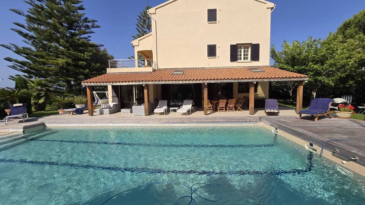 Saint-Florent Villa | Luxury villa with pool by the sea.