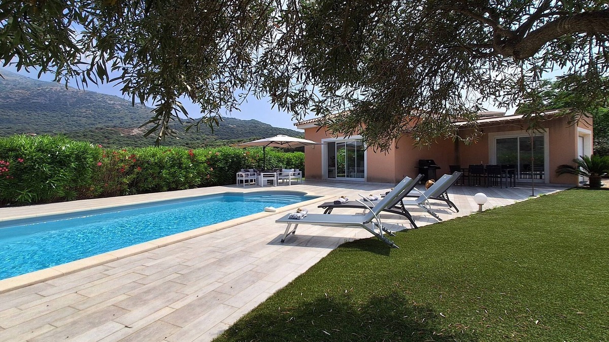 Marine de Saint Ambroggio House | LUXURY VILLA WITH HEATED POOL IN PRIVATE RESIDENCE