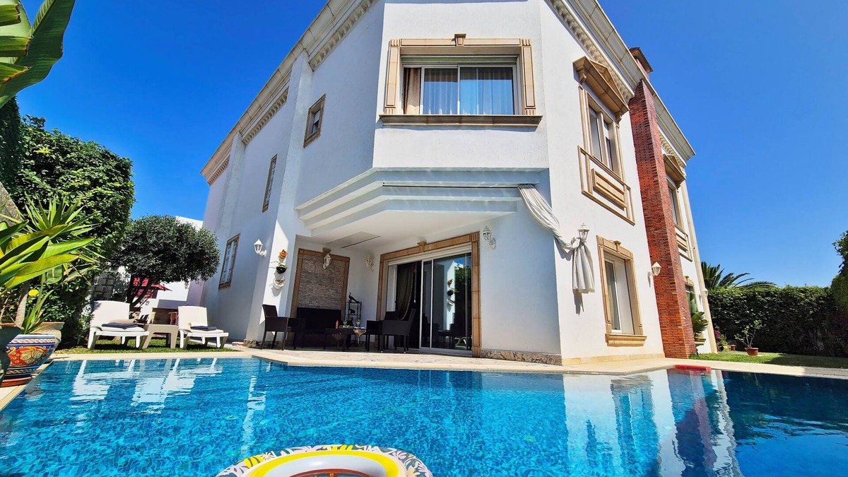 Tunis Villa | Luxury villa with heated pool, private elevator and wonderful view of Lake Tunis