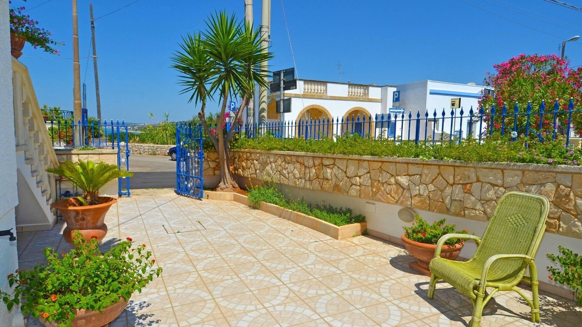 Marina San Gregorio Villa | Luxury villa with large terrace and sea view garden