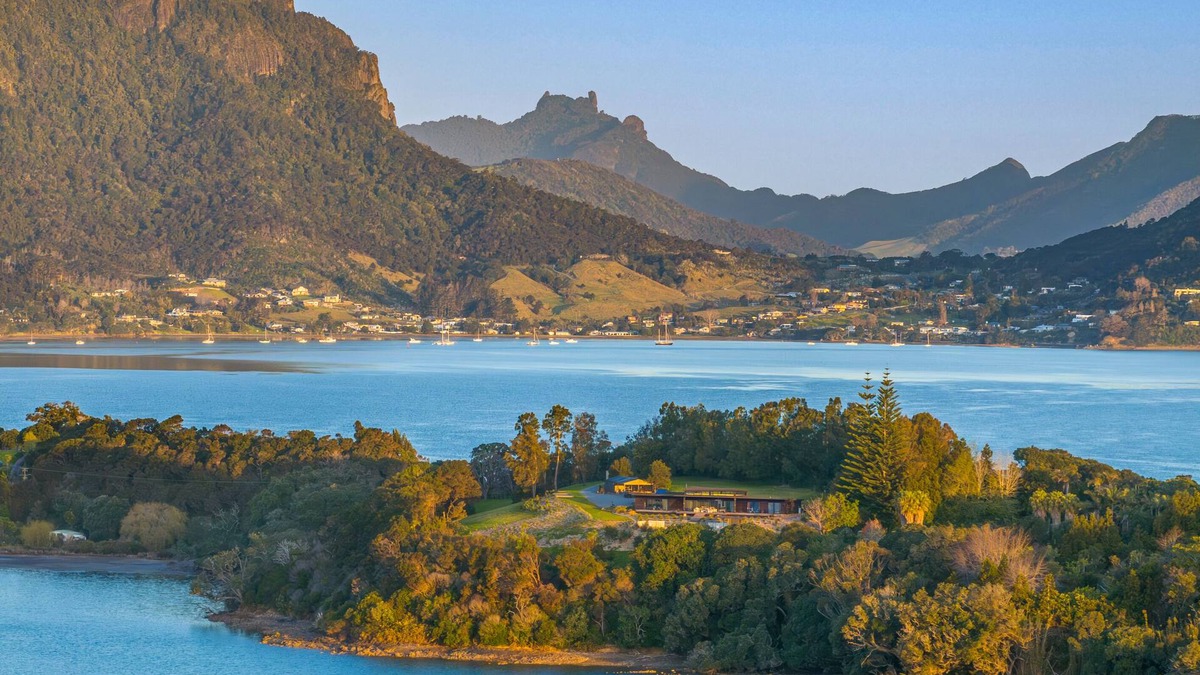 Taiharuru House | Luxury Villa with Pool at Whangarei Heads. Contemporary with BIG views!