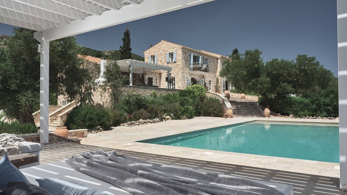 Skinaria Villa | LUXURY VILLA with Private Pool , Jacuzzi, Play Room, Boules Court & Olive Grove