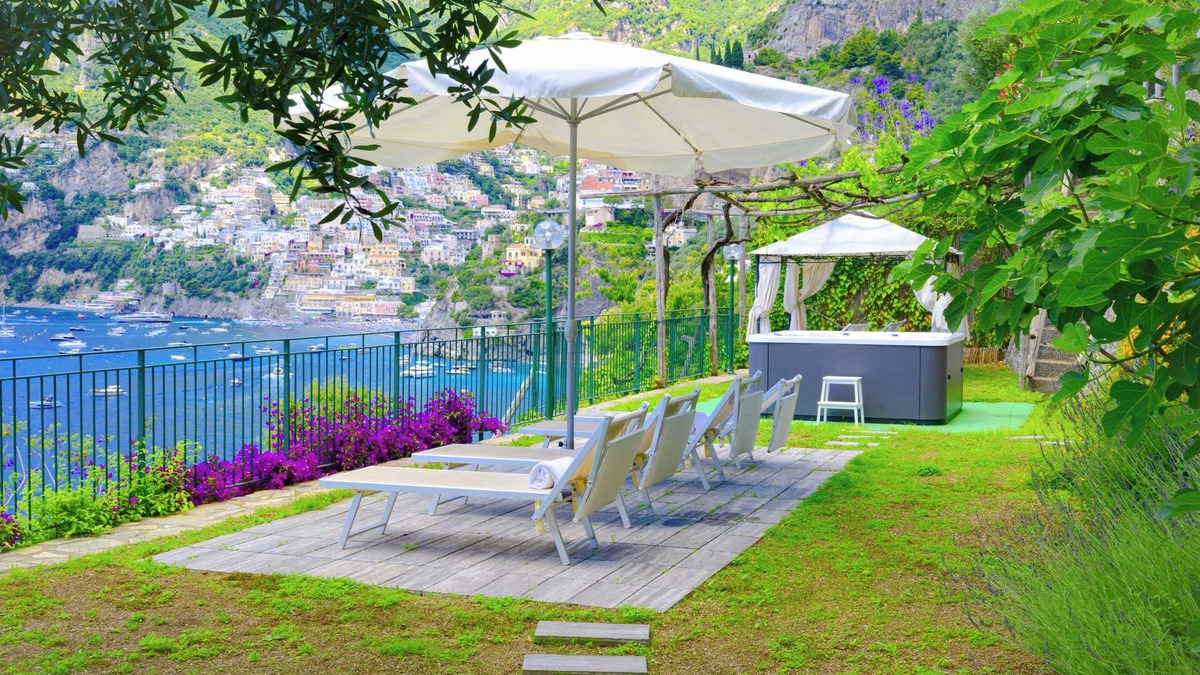 Arienzo Villa | Luxury Villa With Private Beach and Hot Tub in Positano