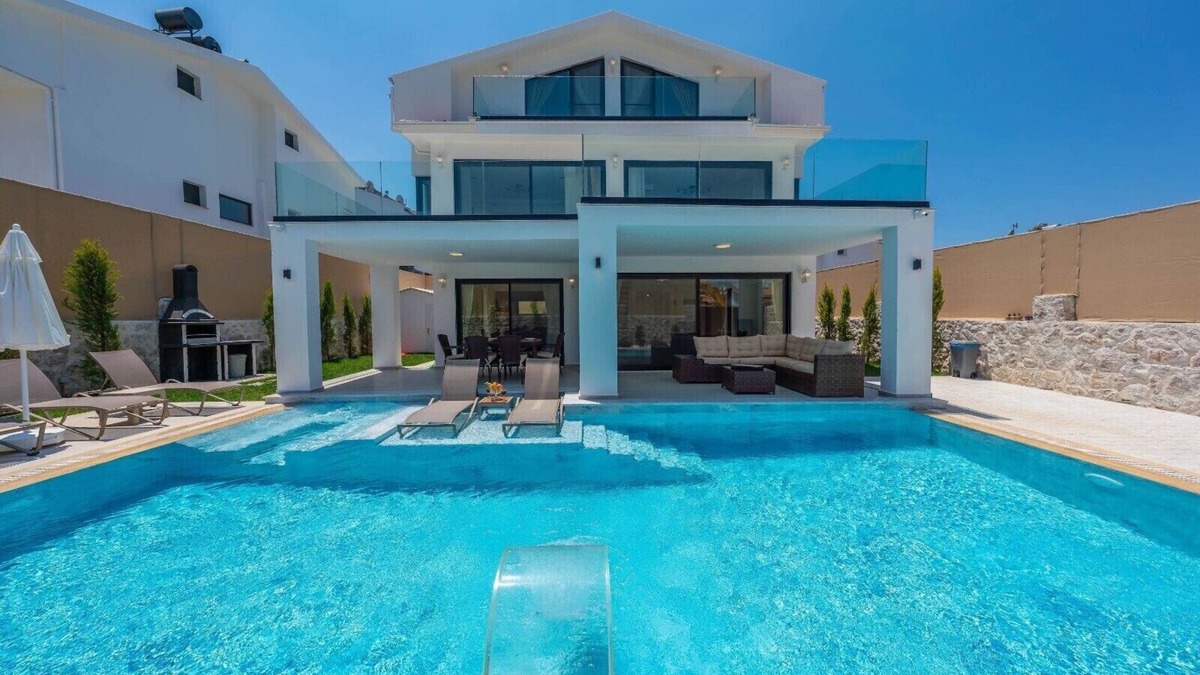Fethiye Villa | Luxury villa with private pool & garden overseeing stunning picturesque mountain