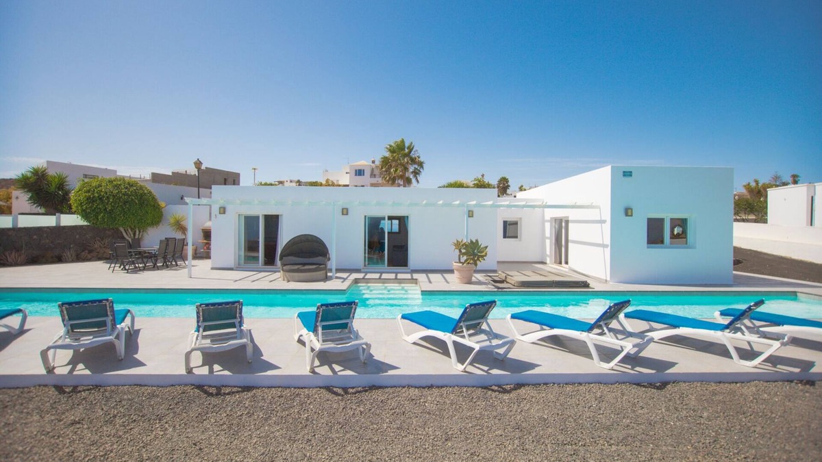 Conil Villa | Luxury Villa with Private 25m Heated Pool & Jacuzzi