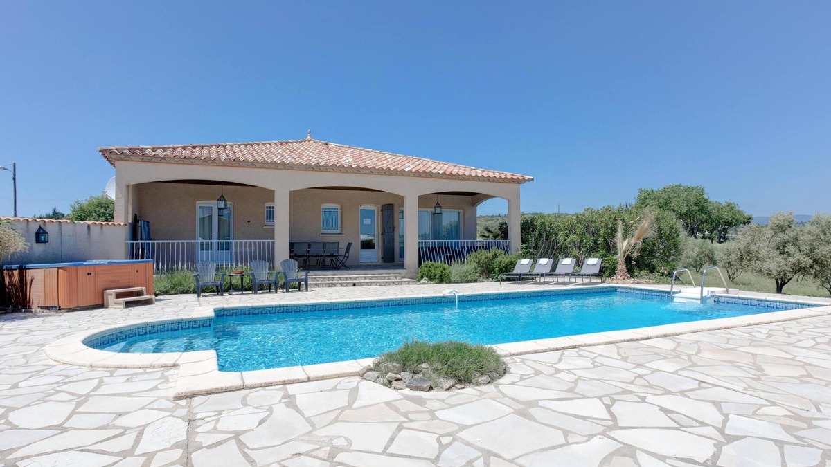 Aigne Villa | Luxury villa with private pool and hot tub