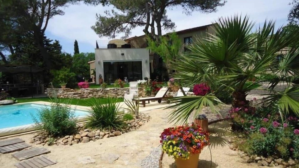 Quartier des Espesses Villa | Luxury villa with refined decor, landscaped garden on the heights of Nîmes