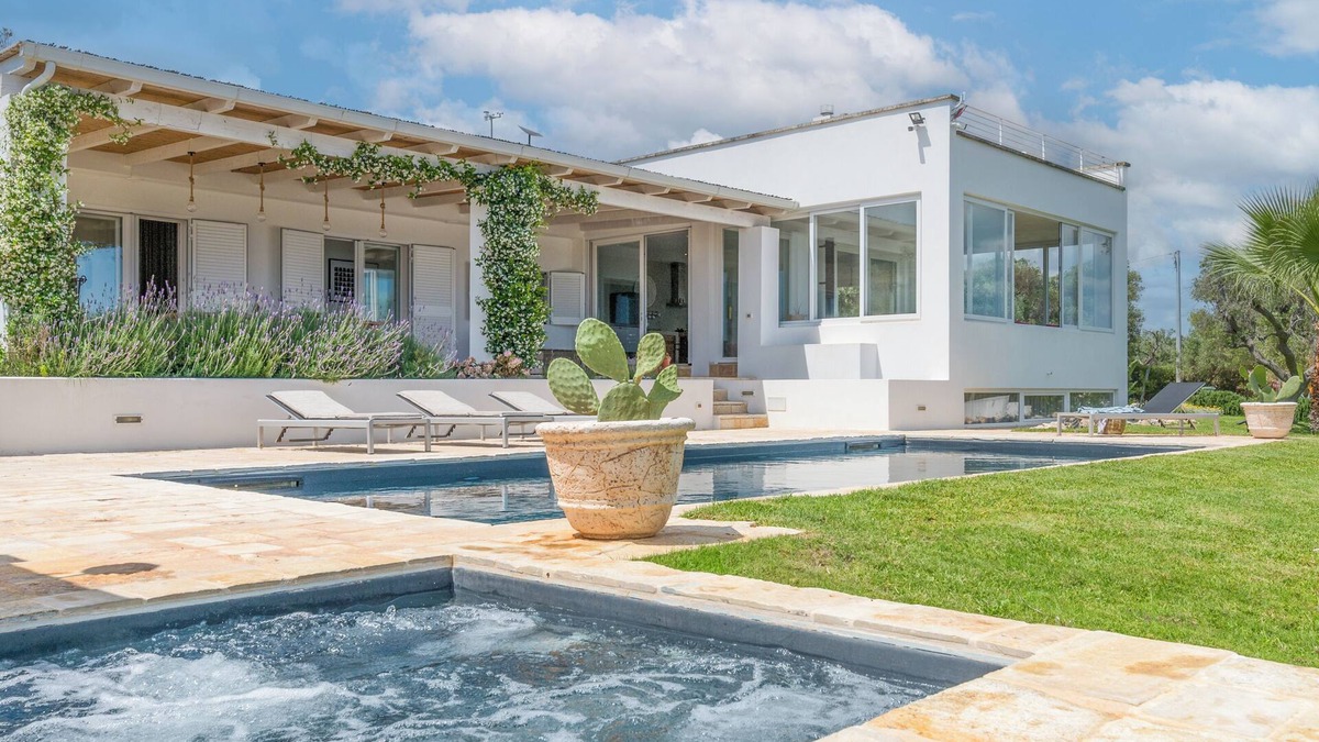 Carovigno Villa | Luxury villa with trullo and sea view, Villa Deria