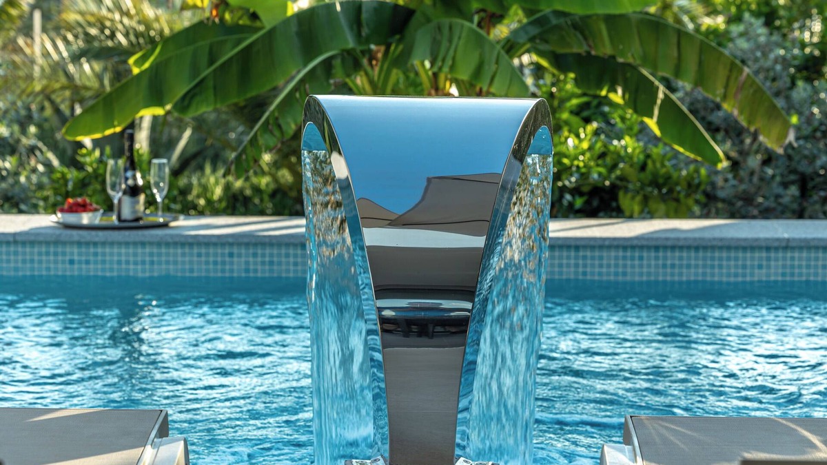 Linardici Villa | Luxury Villa with with open sea views and its own multi-purpose sports ground