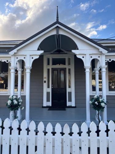 Anderson Park Villa | Luxury Village Villa 200metres from Village