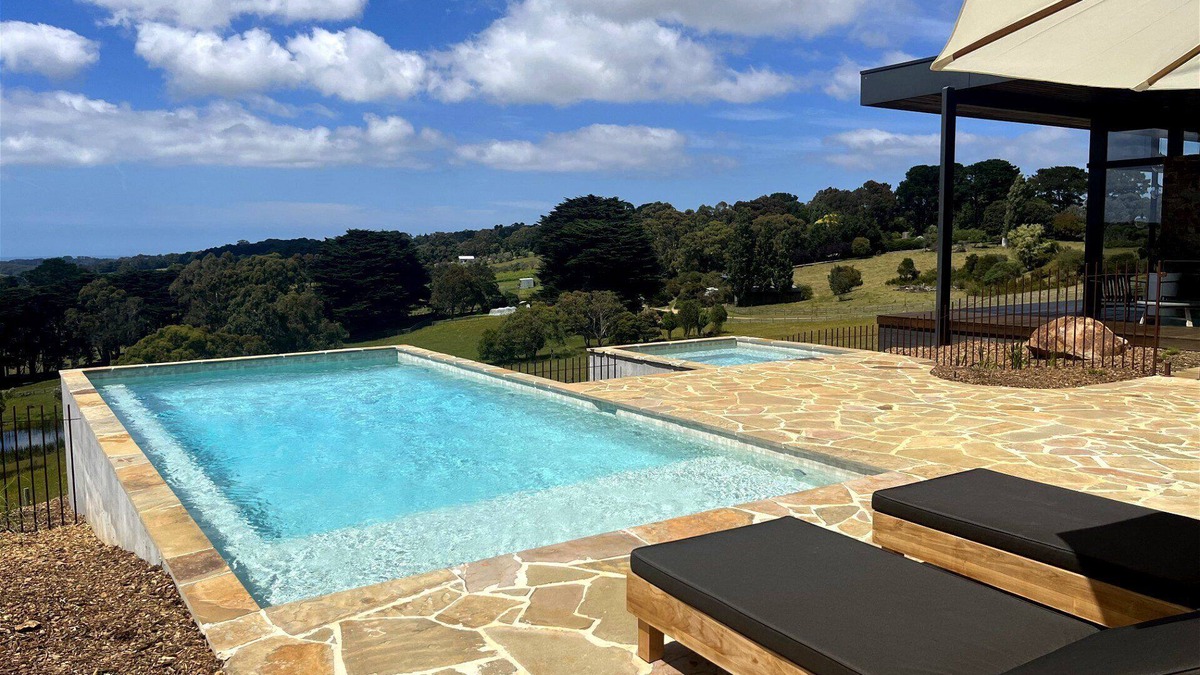 Red Hill House | Luxury Villas Allambee at Red Hill (Farm Stay)