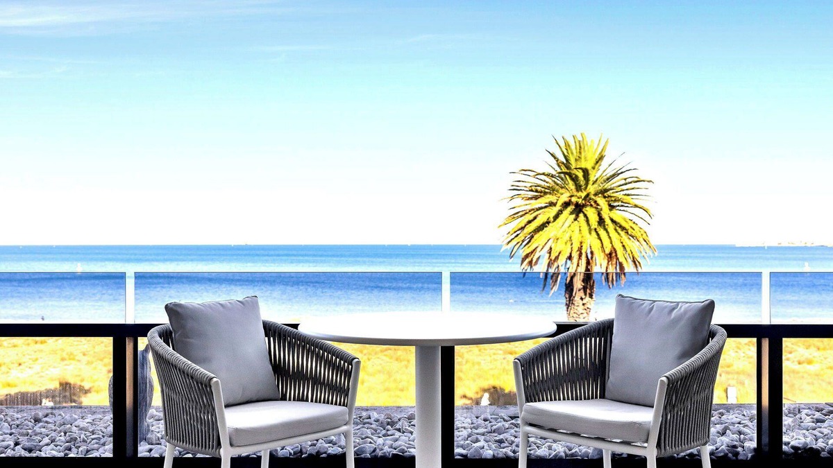 Albert Park Apartment | Luxury Villas The Parade Penthouse (Walk to beach)