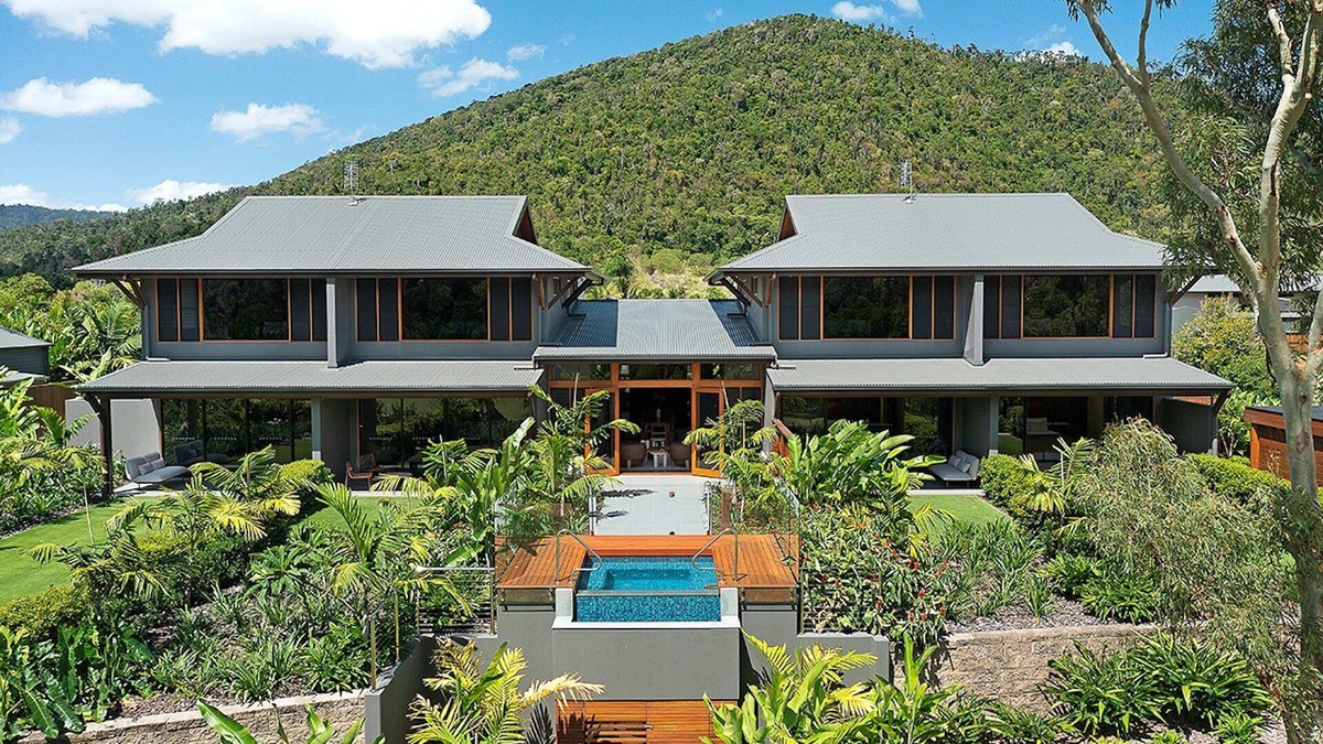 Flametree House | Luxury Villas Topaz (With Car Parking)