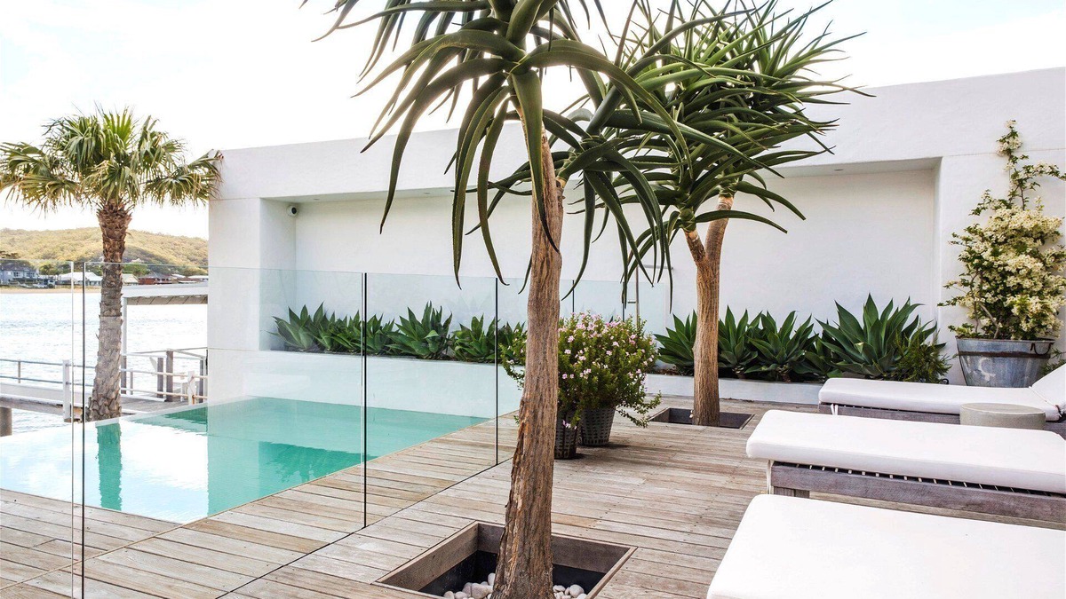 Wagstaffe House | Luxury Villas Wagstaffe Tropics (Walk to Beach)