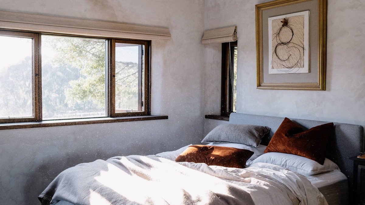 Yellingbo Cottage | Luxury vineyard log cabin in the Yarra Valley