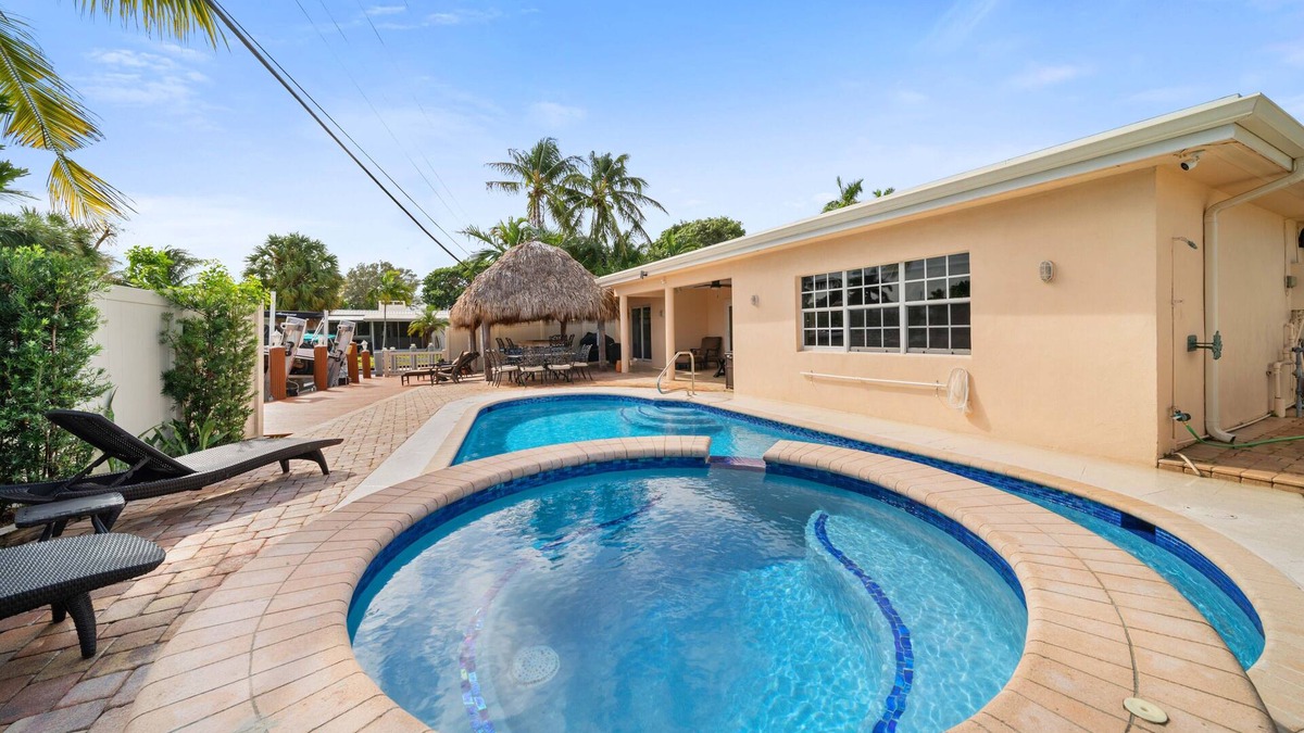 Pompano Isles House | Luxury Water Front, Heated Pool & Jacuzzi, 5br