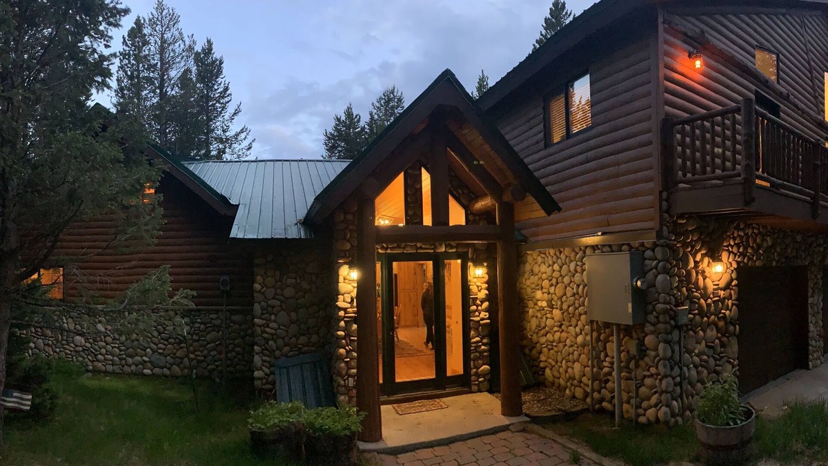 Island Park Cabin | Luxury Water Front Cabin on Island Park Reservoir With Private Bay And Dock