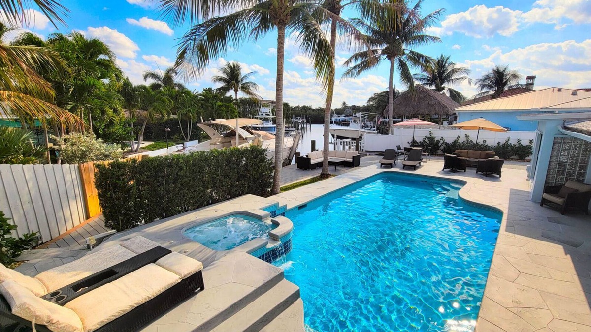 Florida North Atlantic Coast House | Luxury Waterfront 3/3 Pool,Hot Tub,Kayak,BoatDock. 5 Min to Beach,Stadium