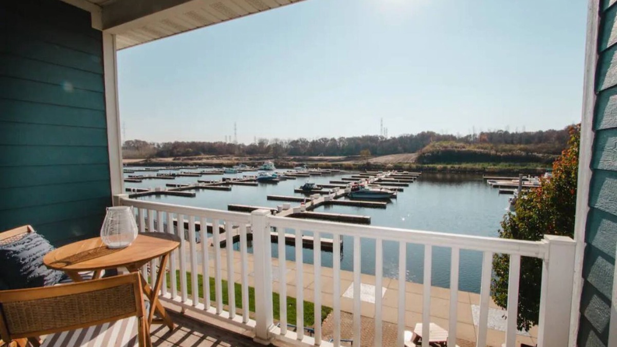 Portage Condo | Luxury Waterfront 2 Bedroom Condo by Lake Michigan
