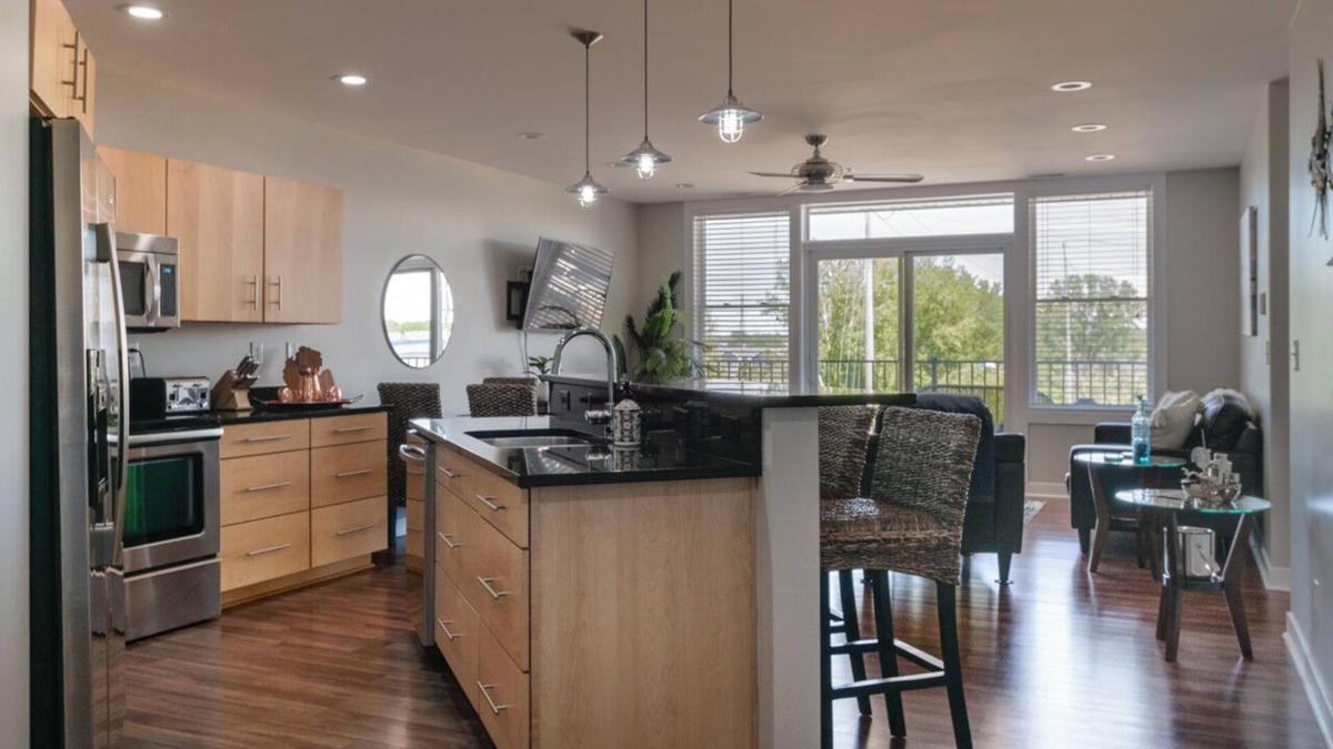 Saint Joseph Apartment | Luxury Waterfront Condo