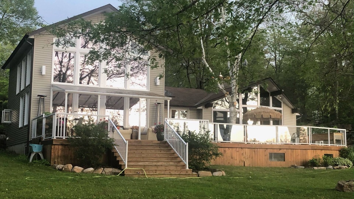 Georgian Bay Cottage | Luxury waterfront Cottage with tournament pickleball court and sandy clear beach