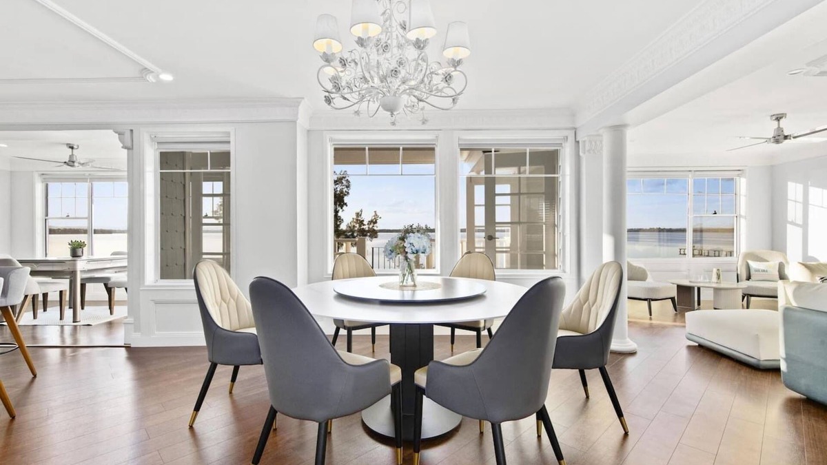 Toukley House | Luxury Waterfront Holiday Home