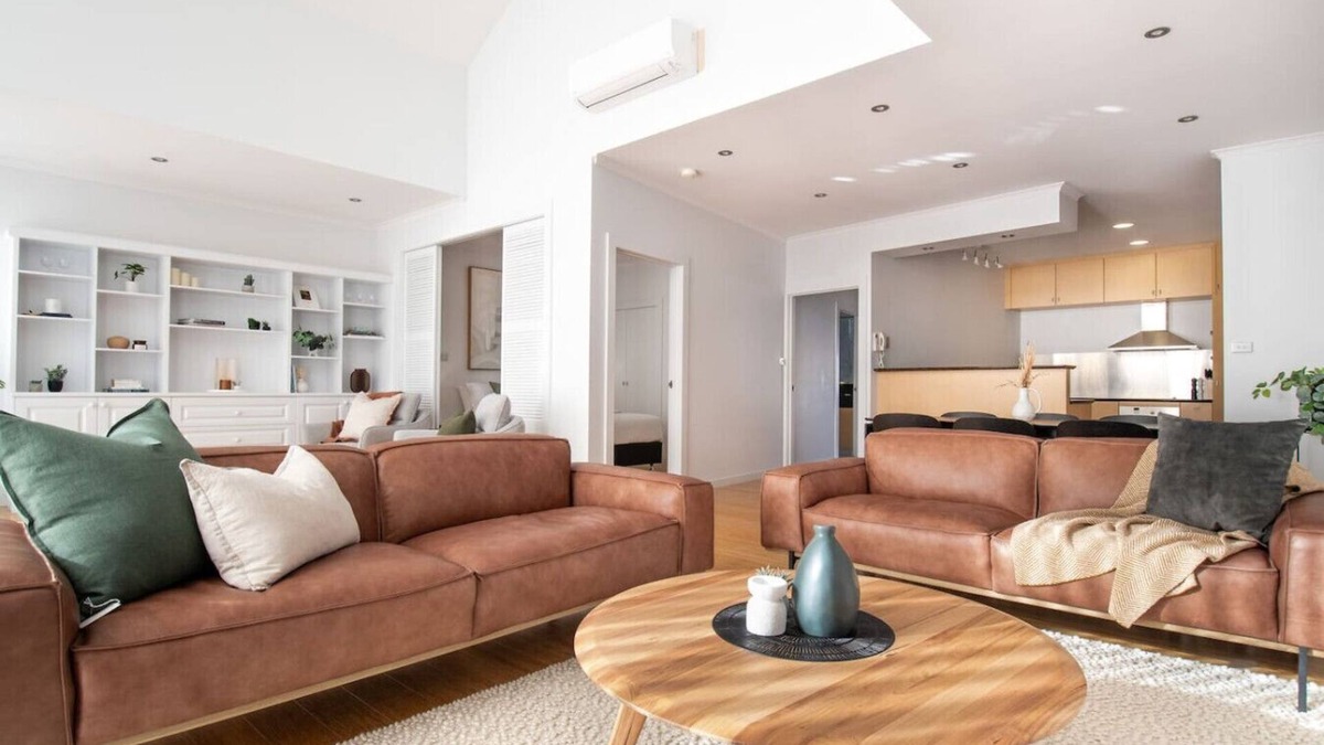 Launceston CBD Apartment | Luxury Waterfront Stay!