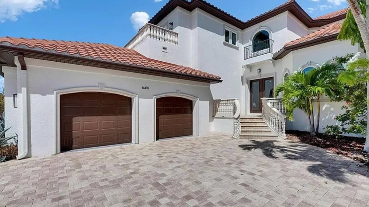 Balm House | Luxury Waterfront Paradise in Apollo Beach