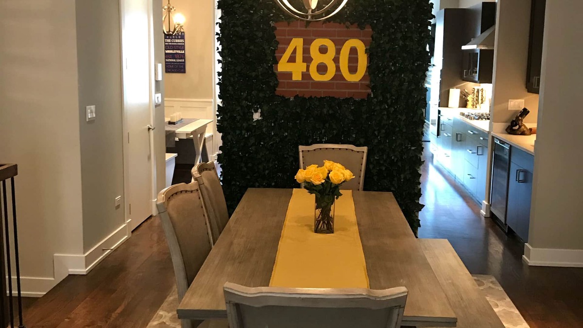 Lakeview House | Luxury Wrigleyville condo steps from Wrigley